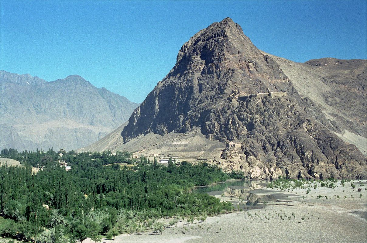 06 Skardu Khardong Hill And Kharpocho Fort Close Up From Concordia Hotel